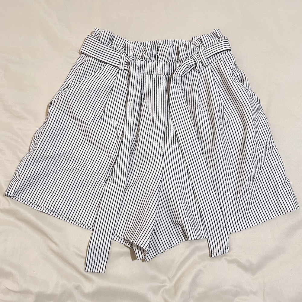 Topshop Women Tie Belt Shorts Striped US 2